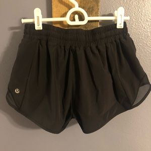 Lululemon Hotty Hot Short 2.5” | size 6 | low rise
